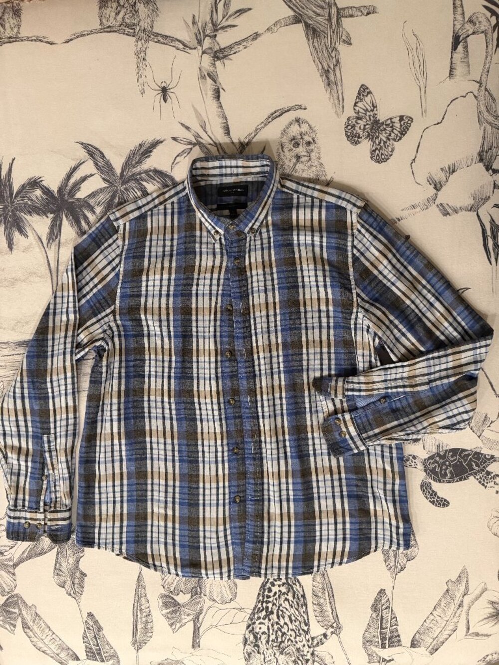 Banana Republic Men's L Plaid Button Down Shirt Blue Tan Standard Fit 100% Cotto